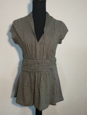 Women's Short-Sleeve V-Neck Tunic in Olive Gray